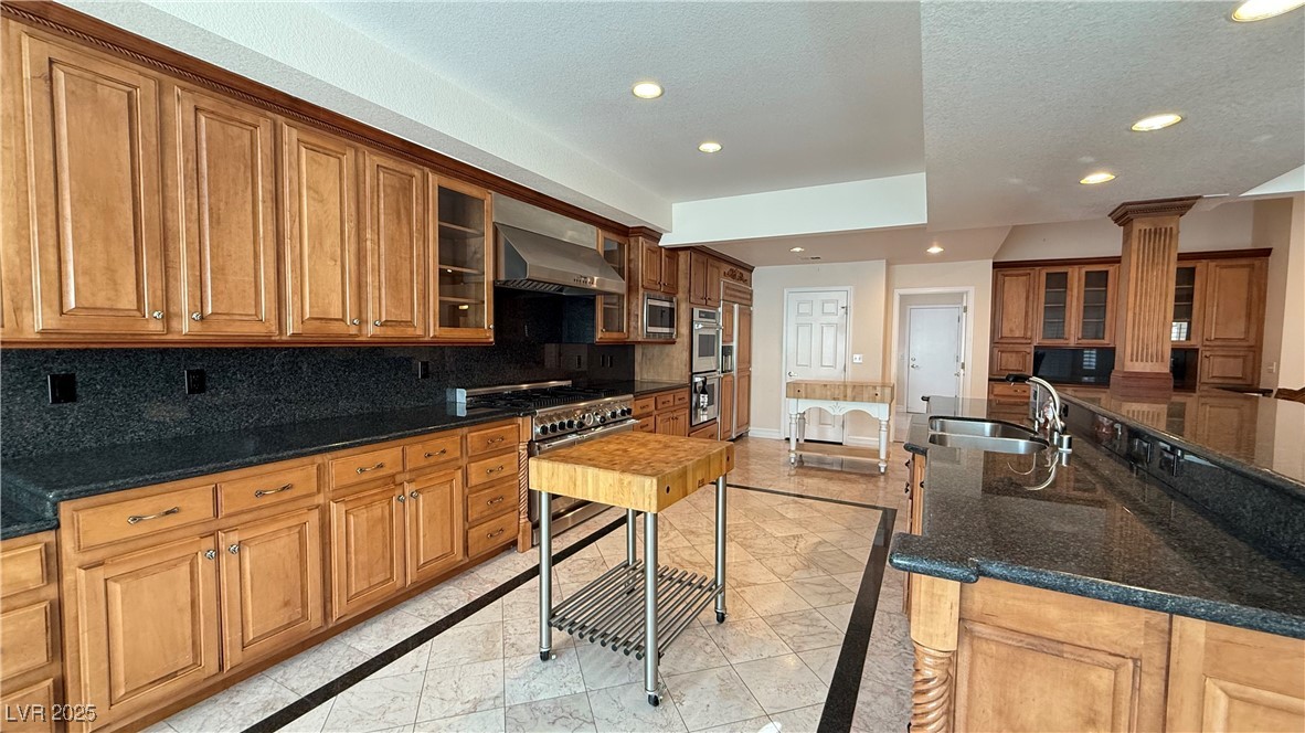 8821 Sandspring Drive
