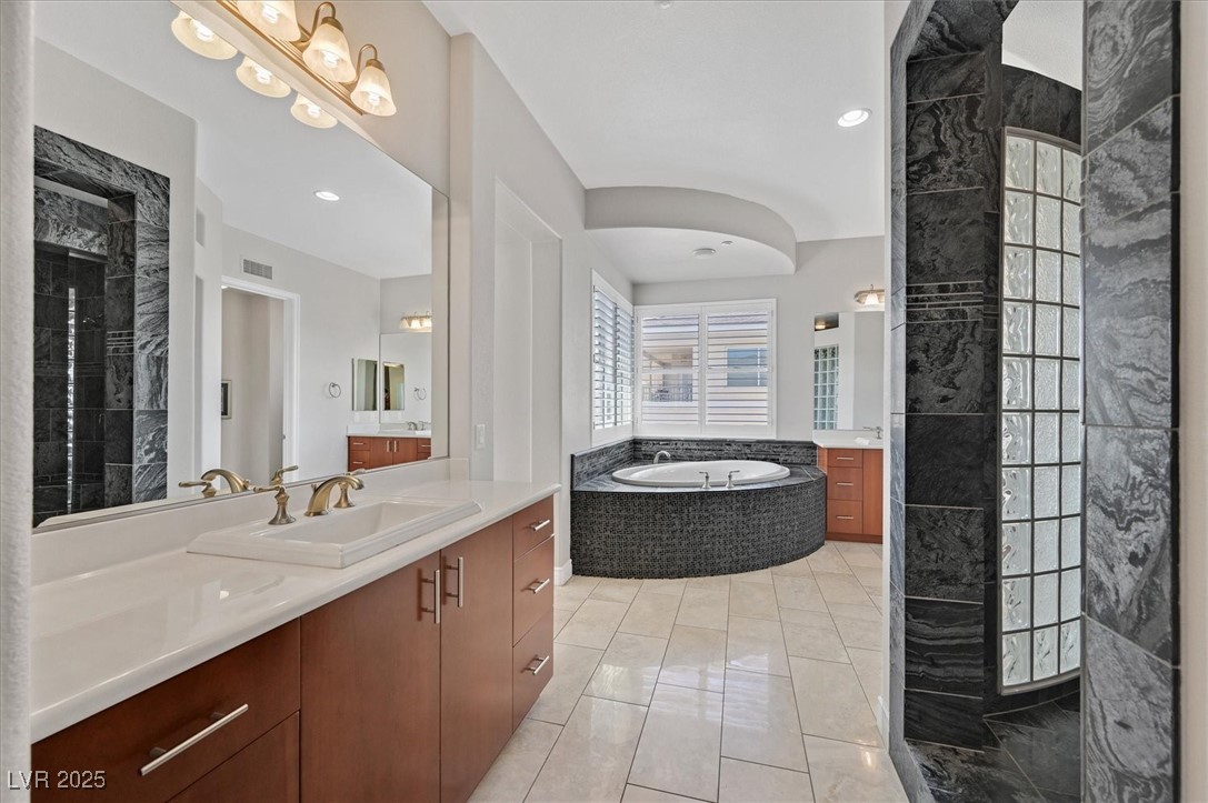 9213 Las Manaitas Avenue 401