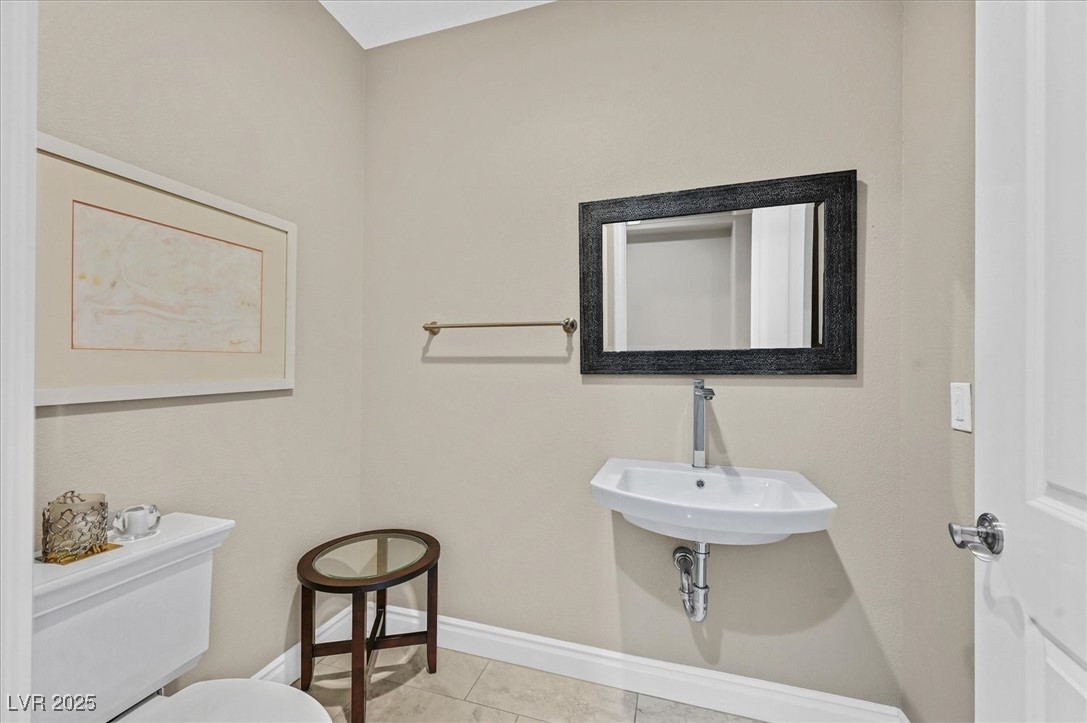 9213 Las Manaitas Avenue 401