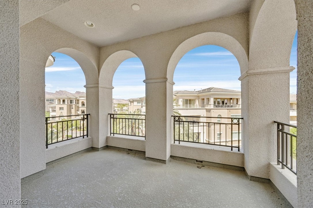 9213 Las Manaitas Avenue 401