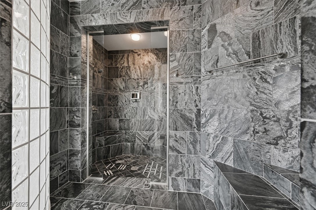 9213 Las Manaitas Avenue 401