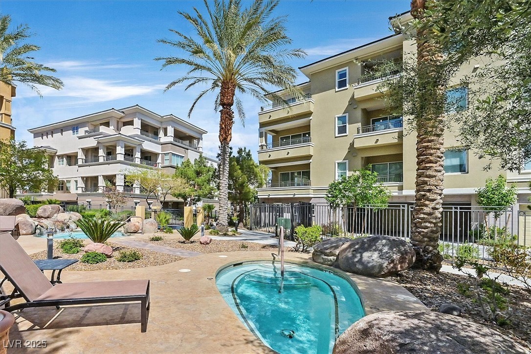 9213 Las Manaitas Avenue 401