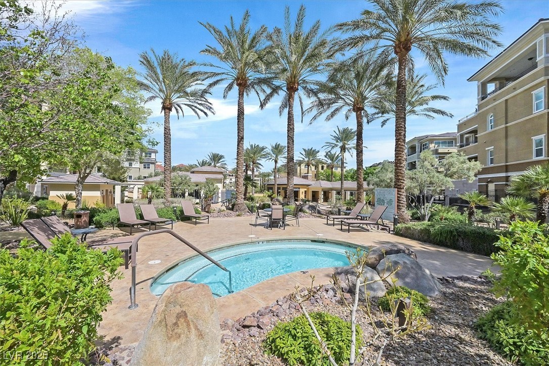 9213 Las Manaitas Avenue 401