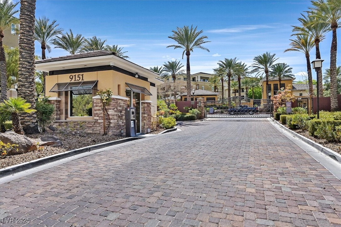 9213 Las Manaitas Avenue 401