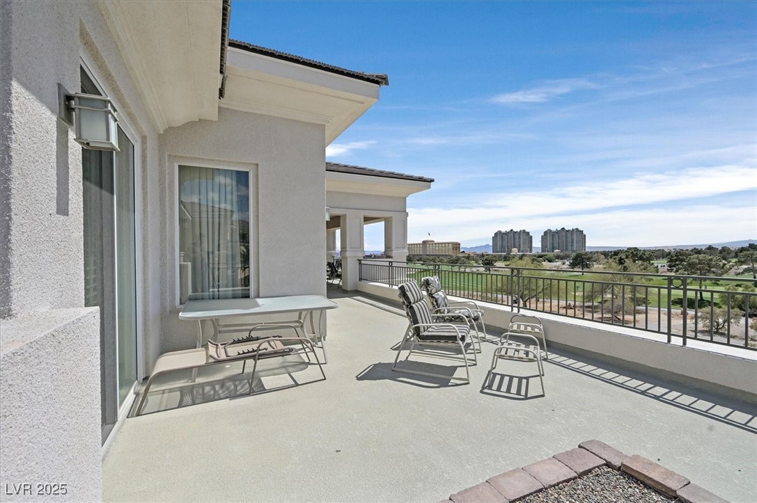 9213 Las Manaitas Avenue 401