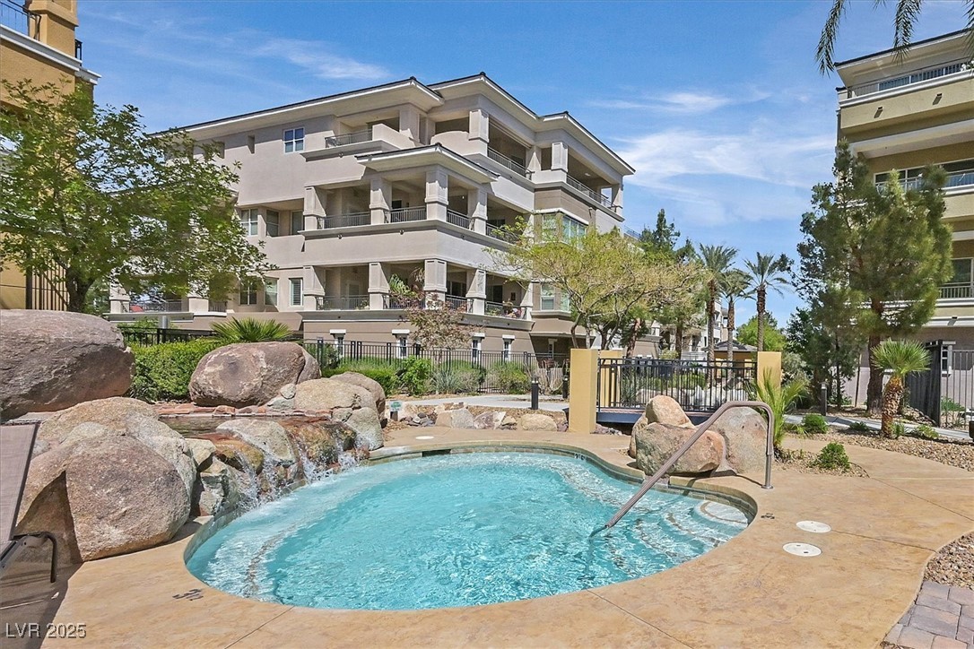 9213 Las Manaitas Avenue 401