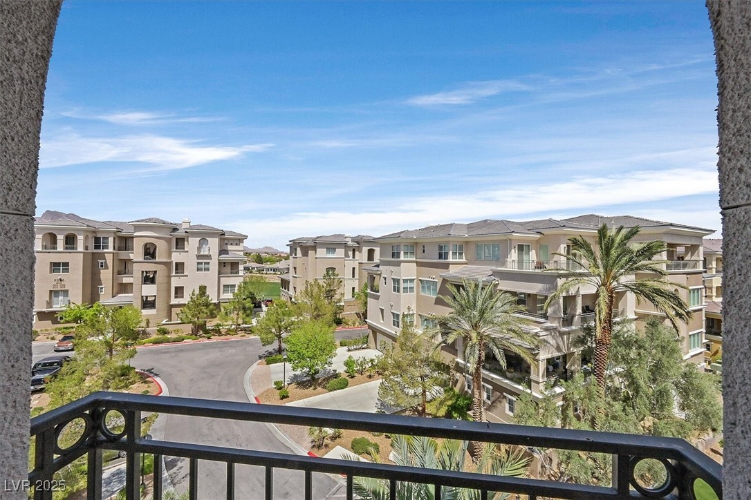 9213 Las Manaitas Avenue 401