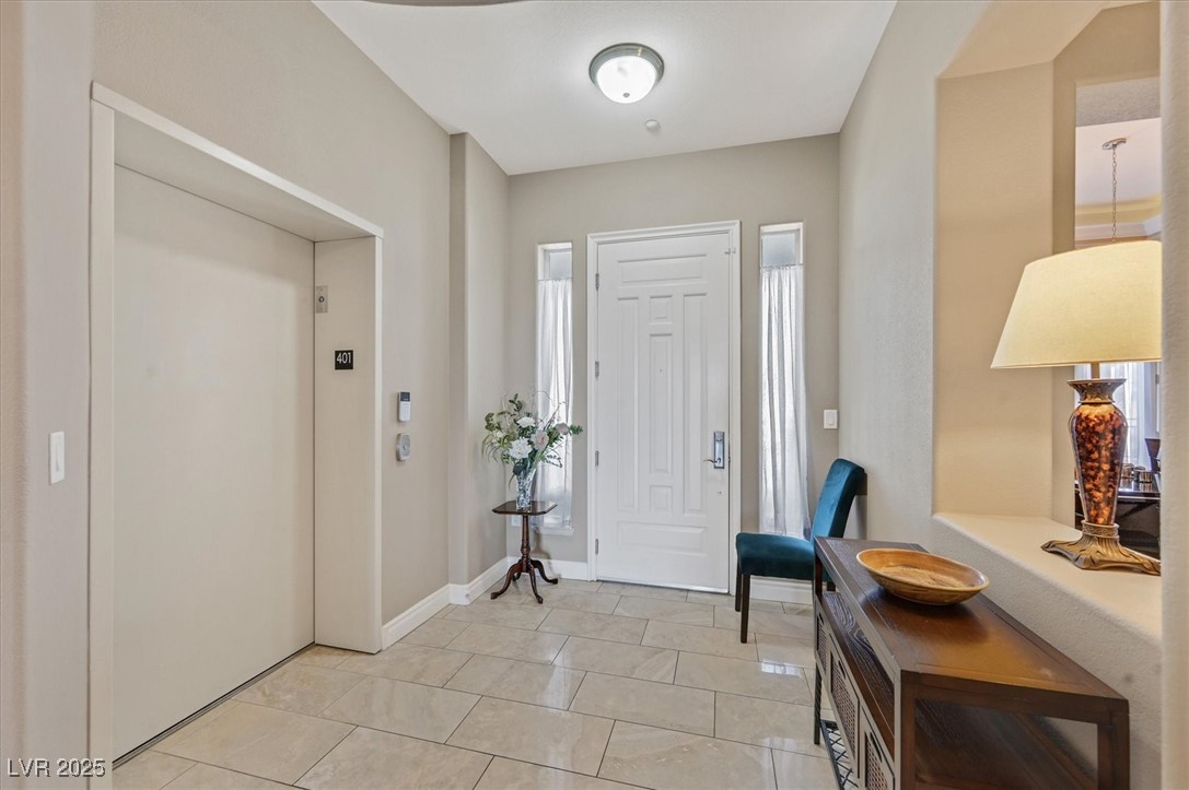 9213 Las Manaitas Avenue 401