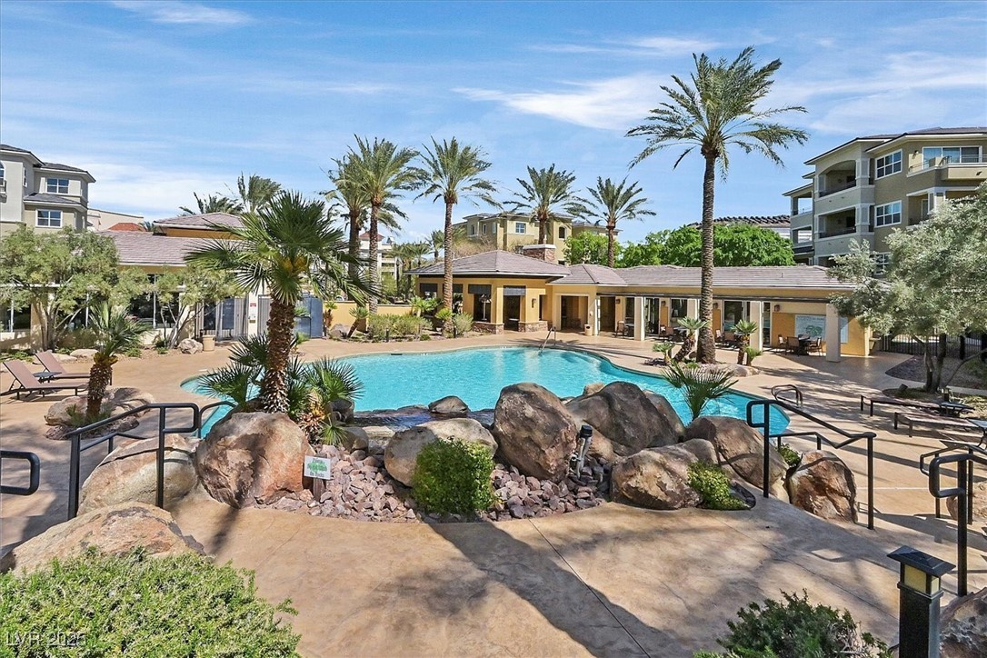 9213 Las Manaitas Avenue 401