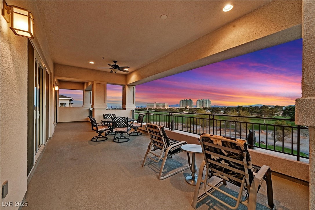 9213 Las Manaitas Avenue 401