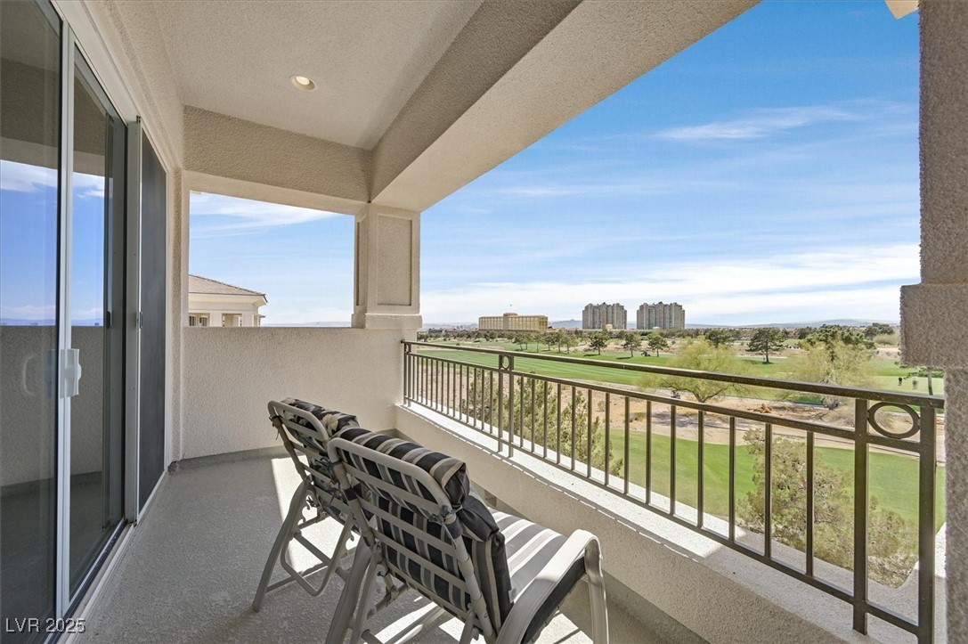 9213 Las Manaitas Avenue 401