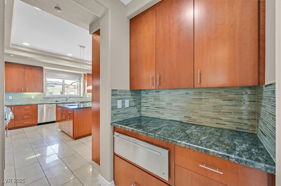 9213 Las Manaitas Avenue 401