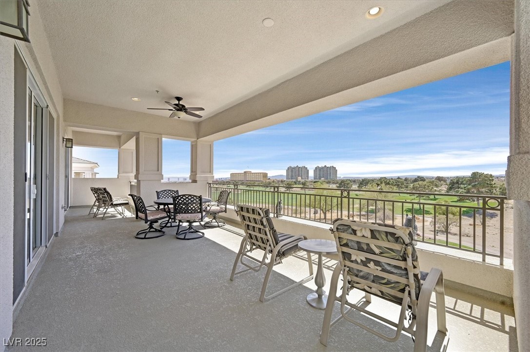 9213 Las Manaitas Avenue 401