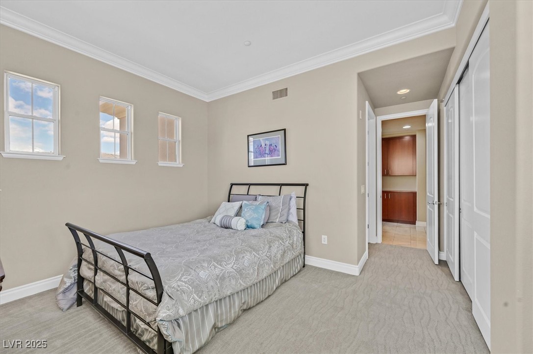 9213 Las Manaitas Avenue 401