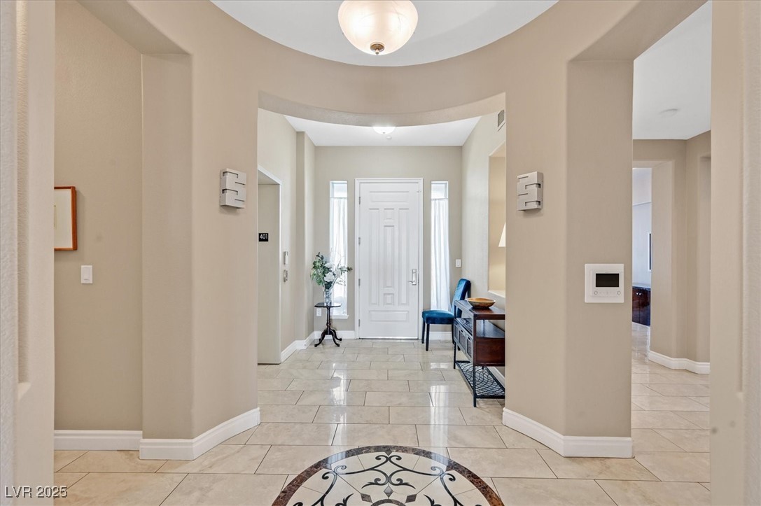 9213 Las Manaitas Avenue 401