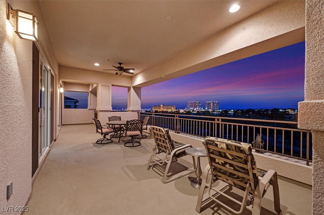 9213 Las Manaitas Avenue 401