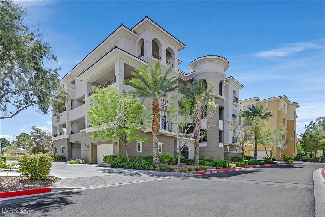 9213 Las Manaitas Avenue 401