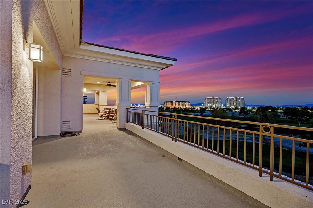 9213 Las Manaitas Avenue 401