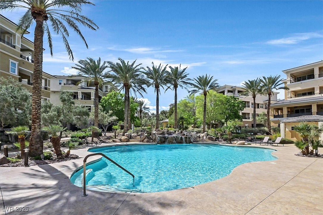 9213 Las Manaitas Avenue 401