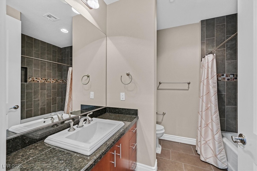 9213 Las Manaitas Avenue 401