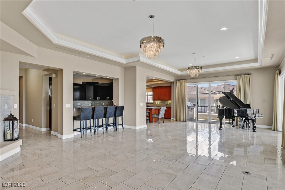 9213 Las Manaitas Avenue 401