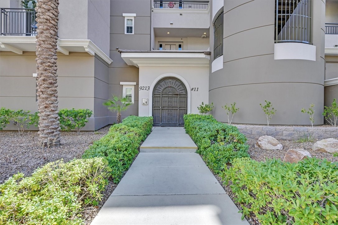 9213 Las Manaitas Avenue 401