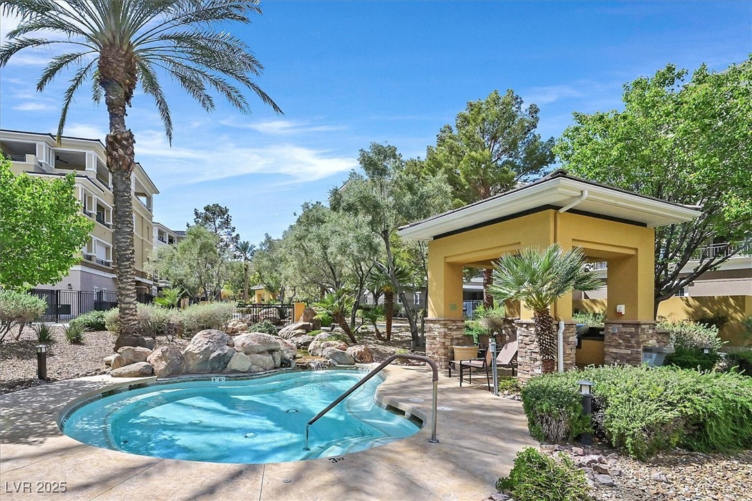 9213 Las Manaitas Avenue 401