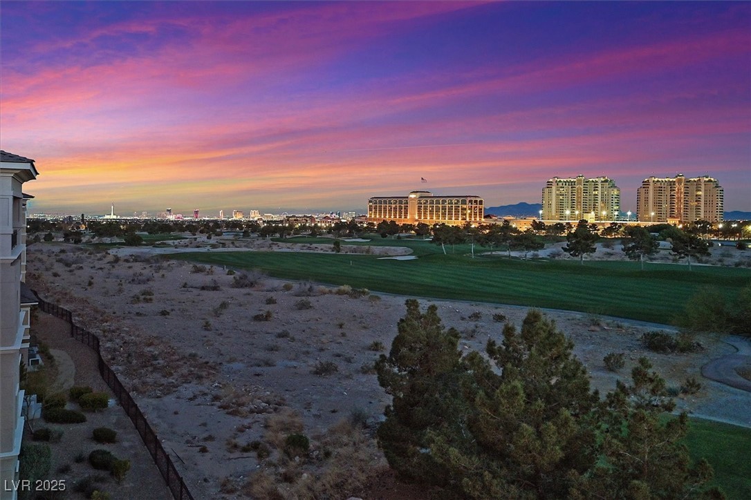 9213 Las Manaitas Avenue 401