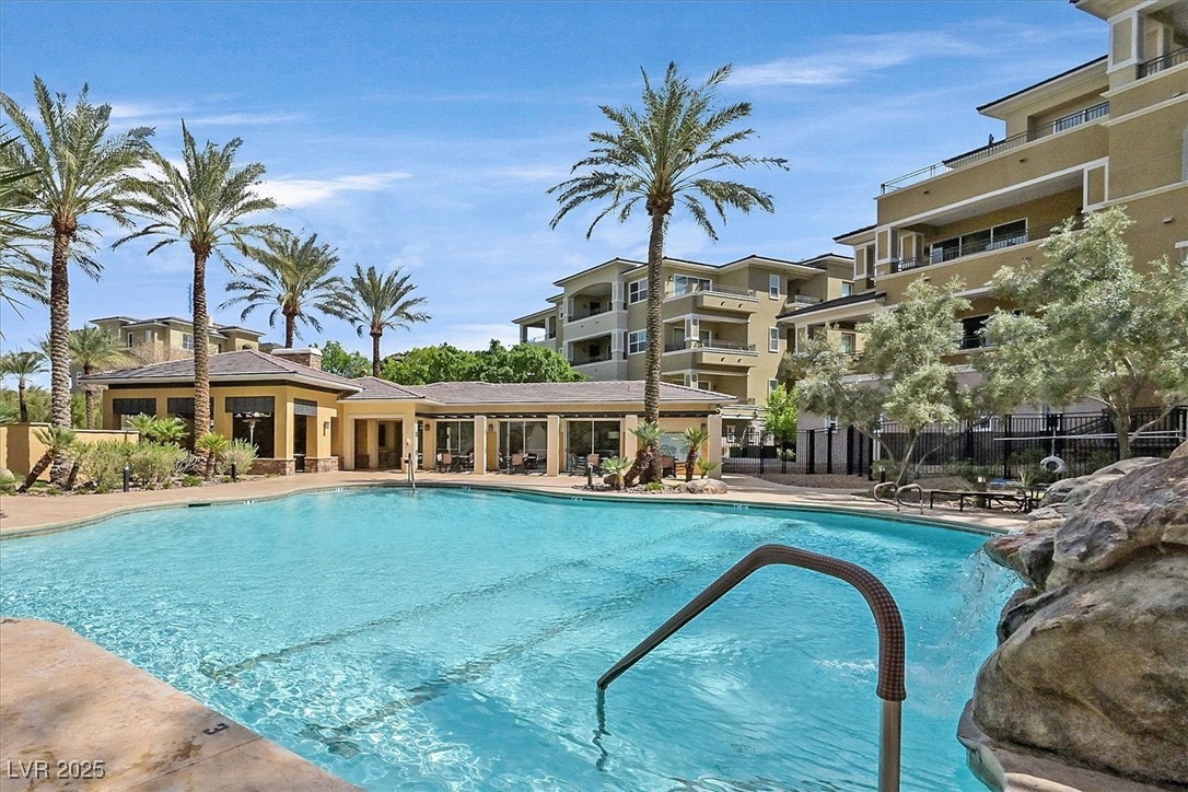 9213 Las Manaitas Avenue 401