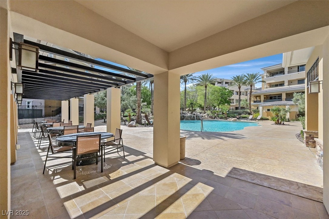 9213 Las Manaitas Avenue 401