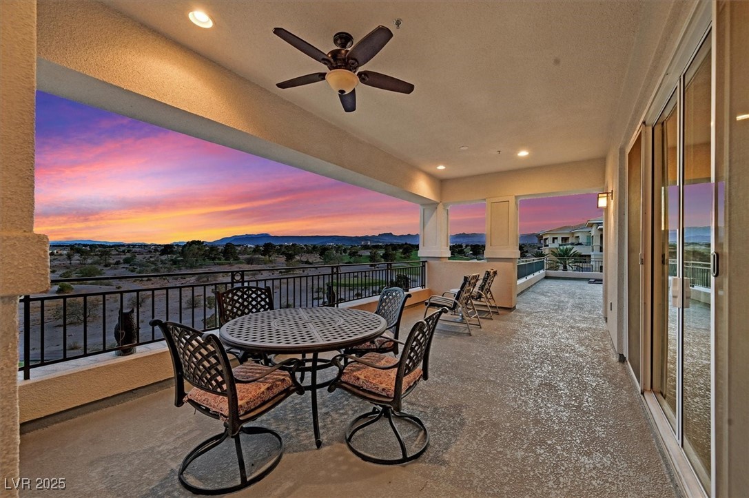 9213 Las Manaitas Avenue 401