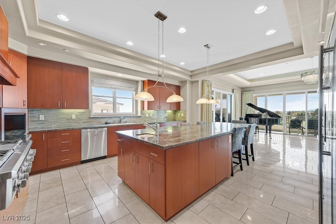 9213 Las Manaitas Avenue 401