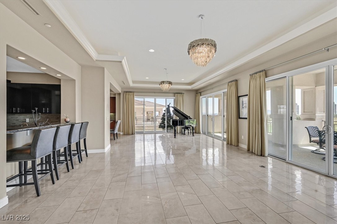 9213 Las Manaitas Avenue 401