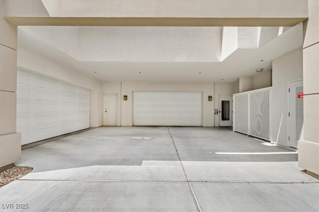 9213 Las Manaitas Avenue 401