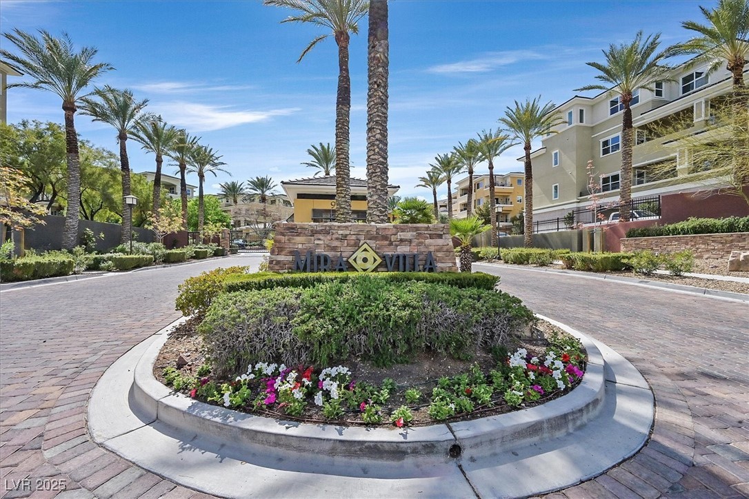 9213 Las Manaitas Avenue 401