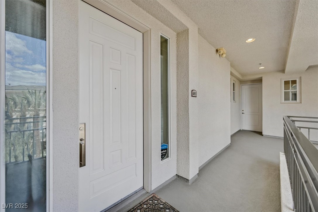 9213 Las Manaitas Avenue 401