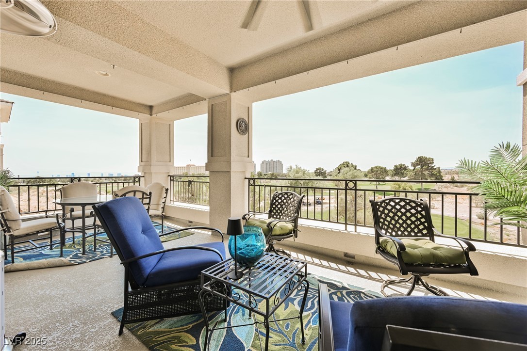 9213 Las Manaitas Avenue 301