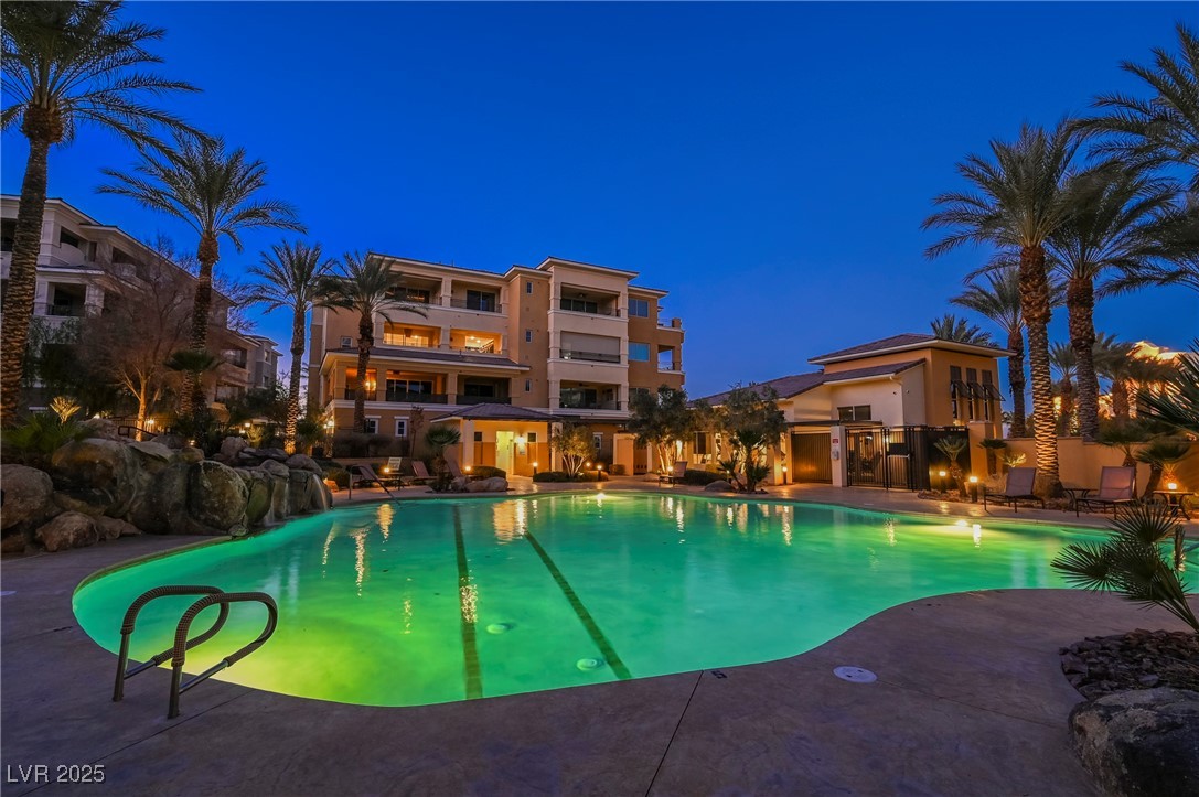 9213 Las Manaitas Avenue 301