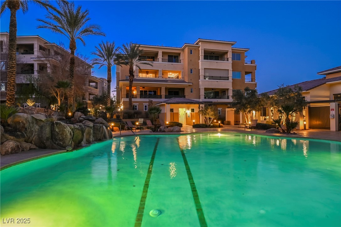 9213 Las Manaitas Avenue 301