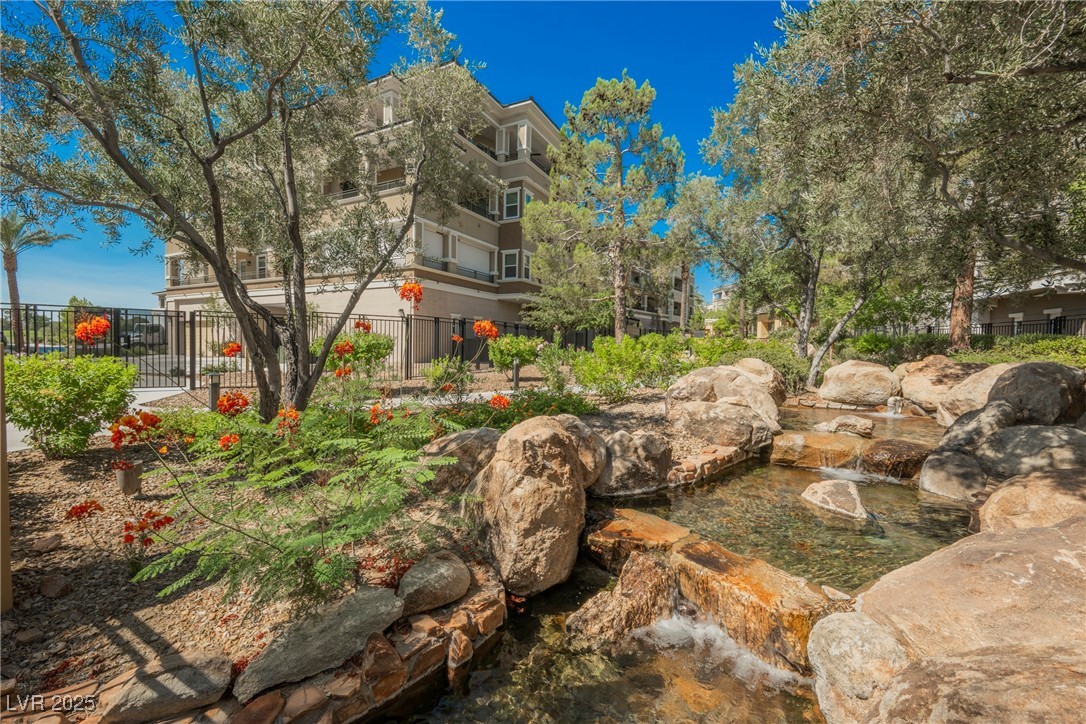 9213 Las Manaitas Avenue 301