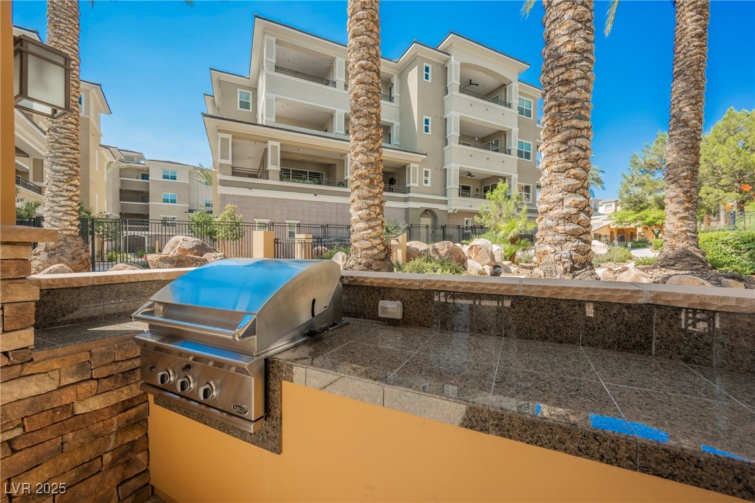 9213 Las Manaitas Avenue 301