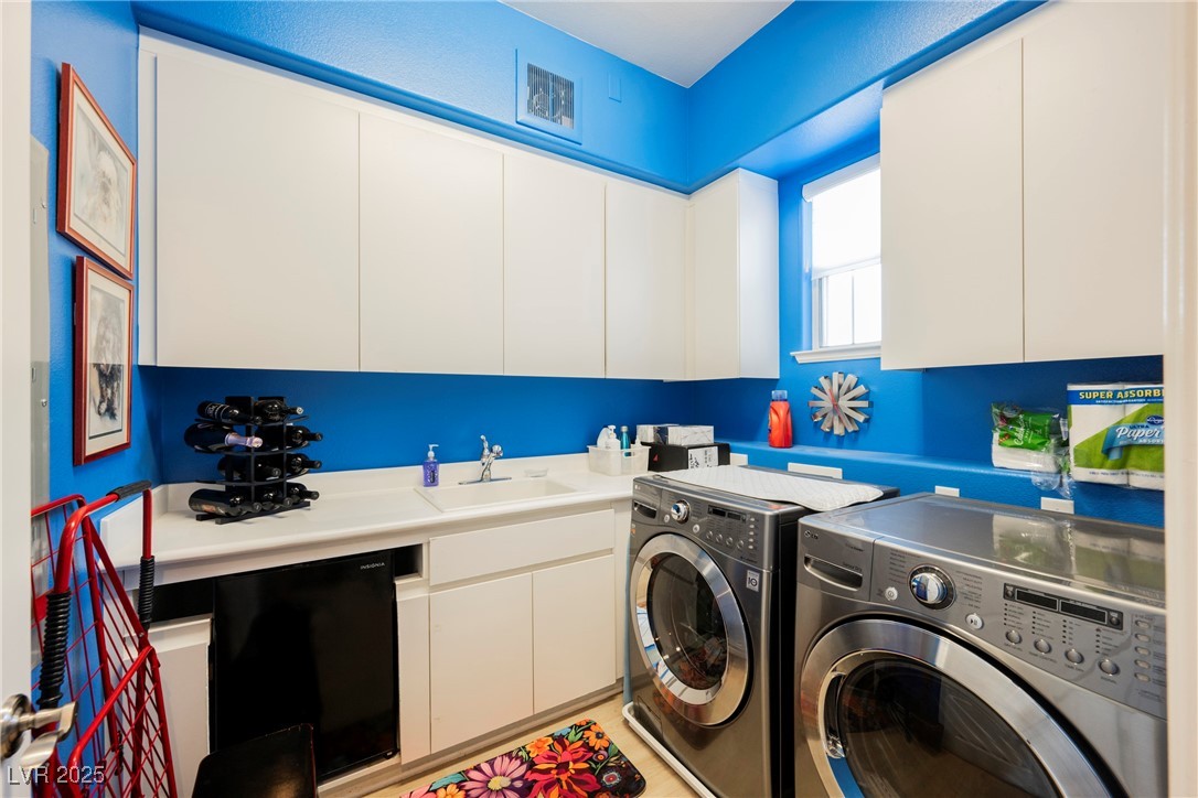 9213 Las Manaitas Avenue 301