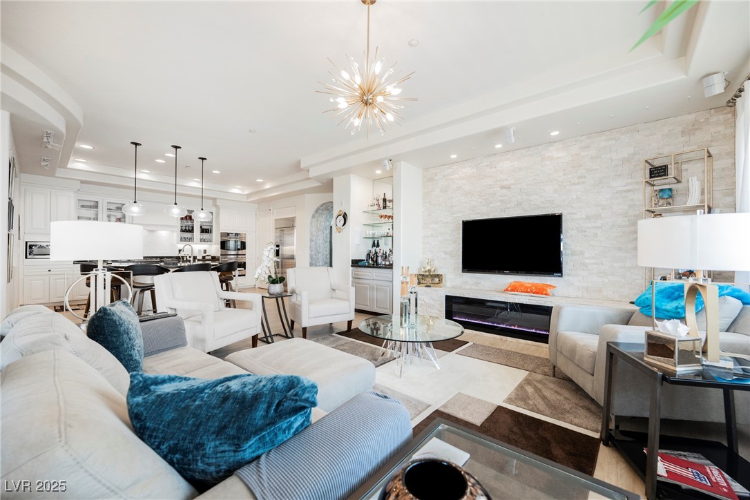 9213 Las Manaitas Avenue 301