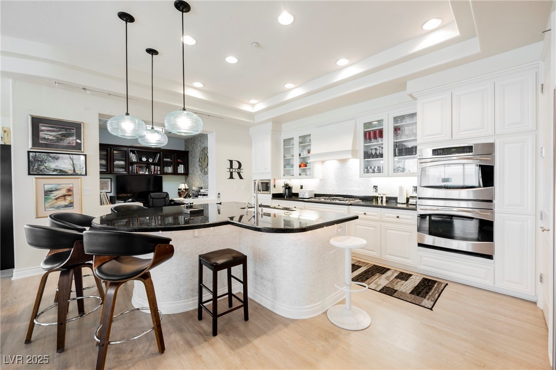 9213 Las Manaitas Avenue 301