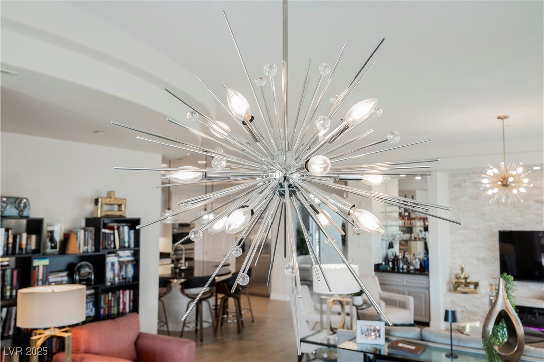 9213 Las Manaitas Avenue 301