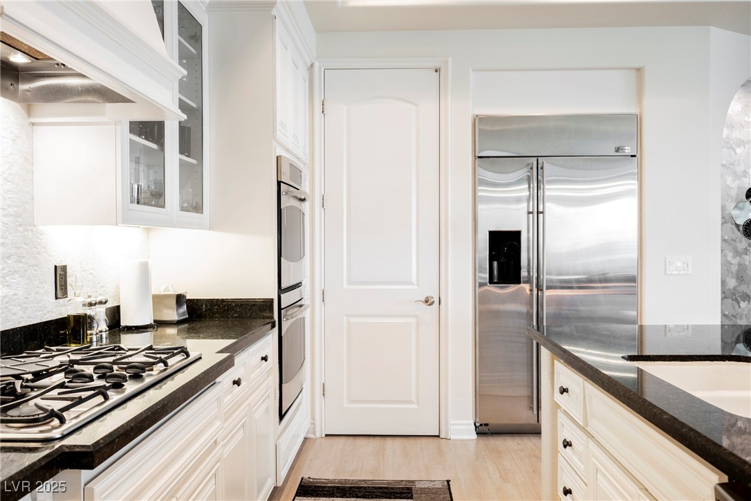 9213 Las Manaitas Avenue 301