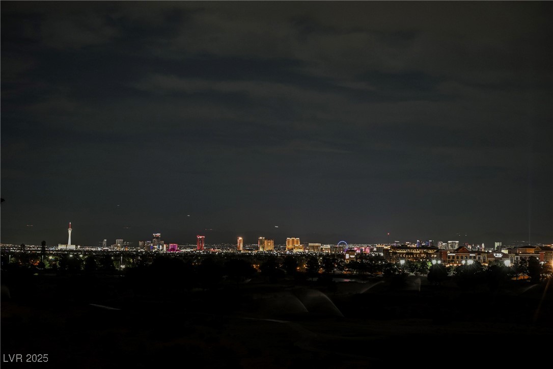 9213 Las Manaitas Avenue 301