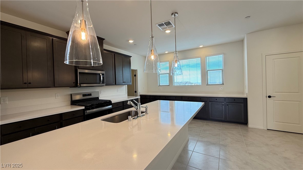 1545 Bat Hawk Street