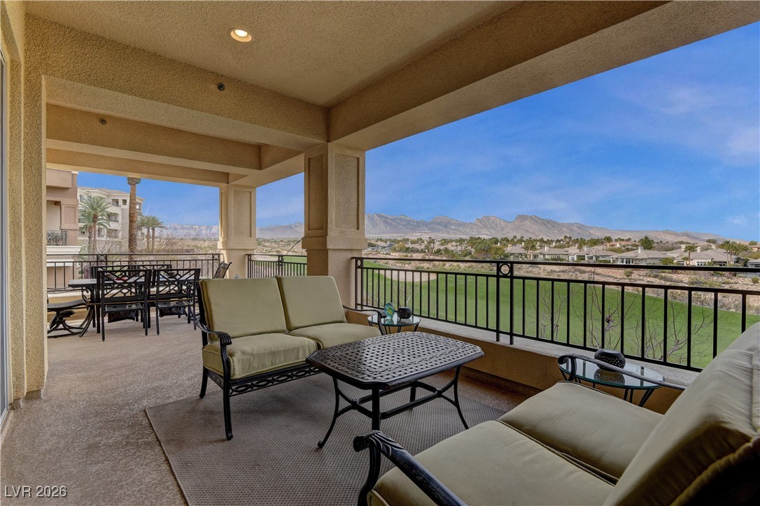 9208 Tesoras Drive 201