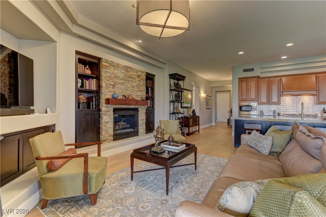 9208 Tesoras Drive 201